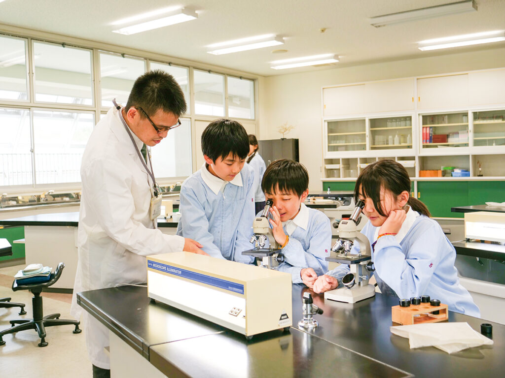 理科の専門教員による授業の様子