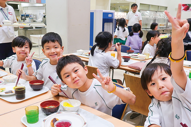 国立曽爾青少年自然の家での1・2年生宿泊行事の様子